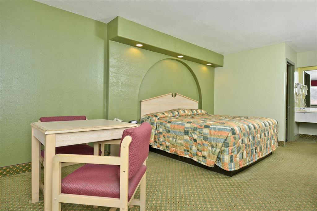 Budget Inn San Antonio Downtown I-10 East Room photo