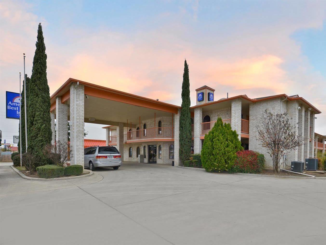 Budget Inn San Antonio Downtown I-10 East Exterior photo